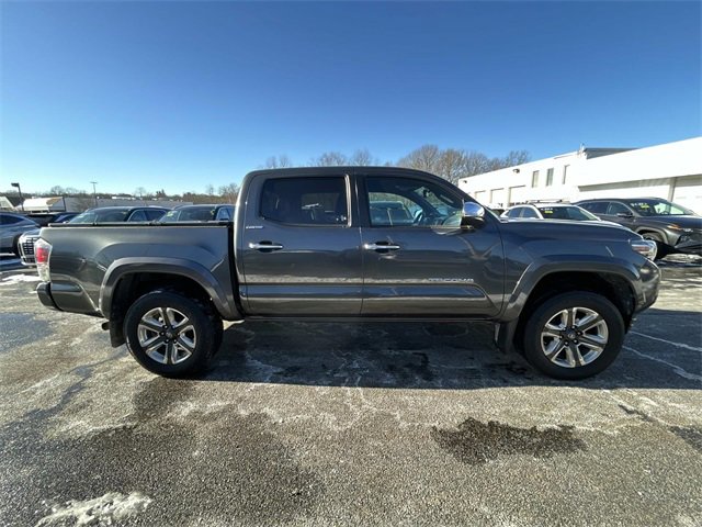 Used 2019 Toyota Tacoma Limited image 2
