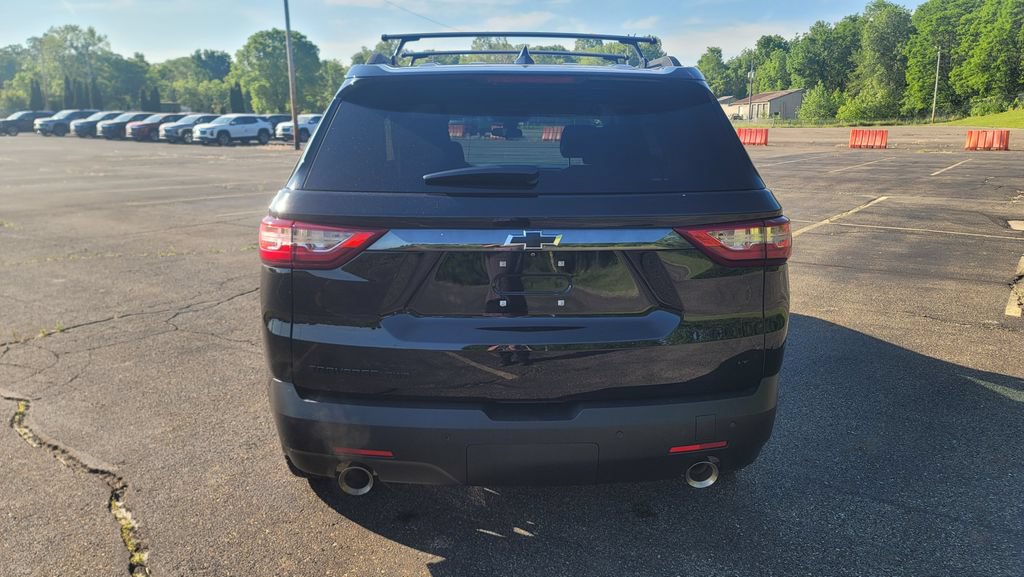 Used 2021 Chevrolet Traverse LT w/ LPO, Blackout Package AWD/4WD image 10