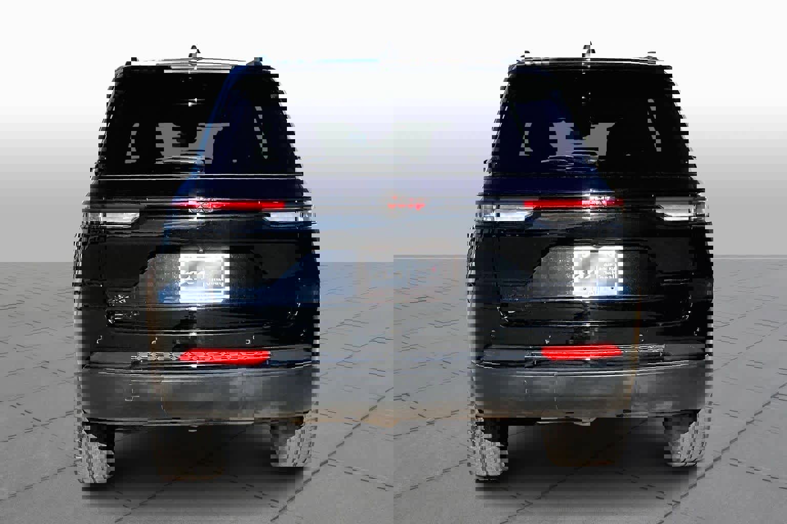 Used 2023 Jeep Grand Cherokee Altitude image 4