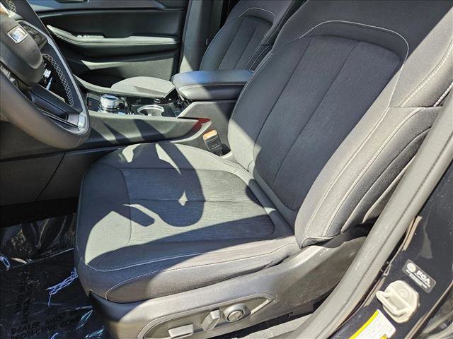 Used 2023 Jeep Grand Cherokee Laredo image 15