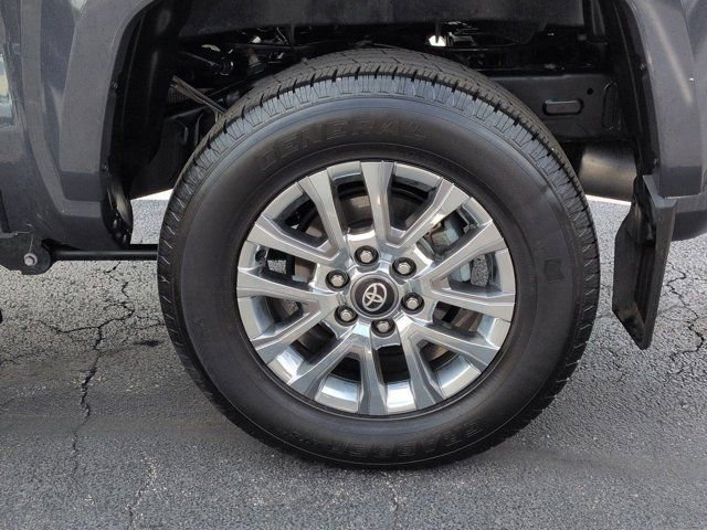 Used 2024 Toyota Tacoma SR5 AWD/4WD image 7