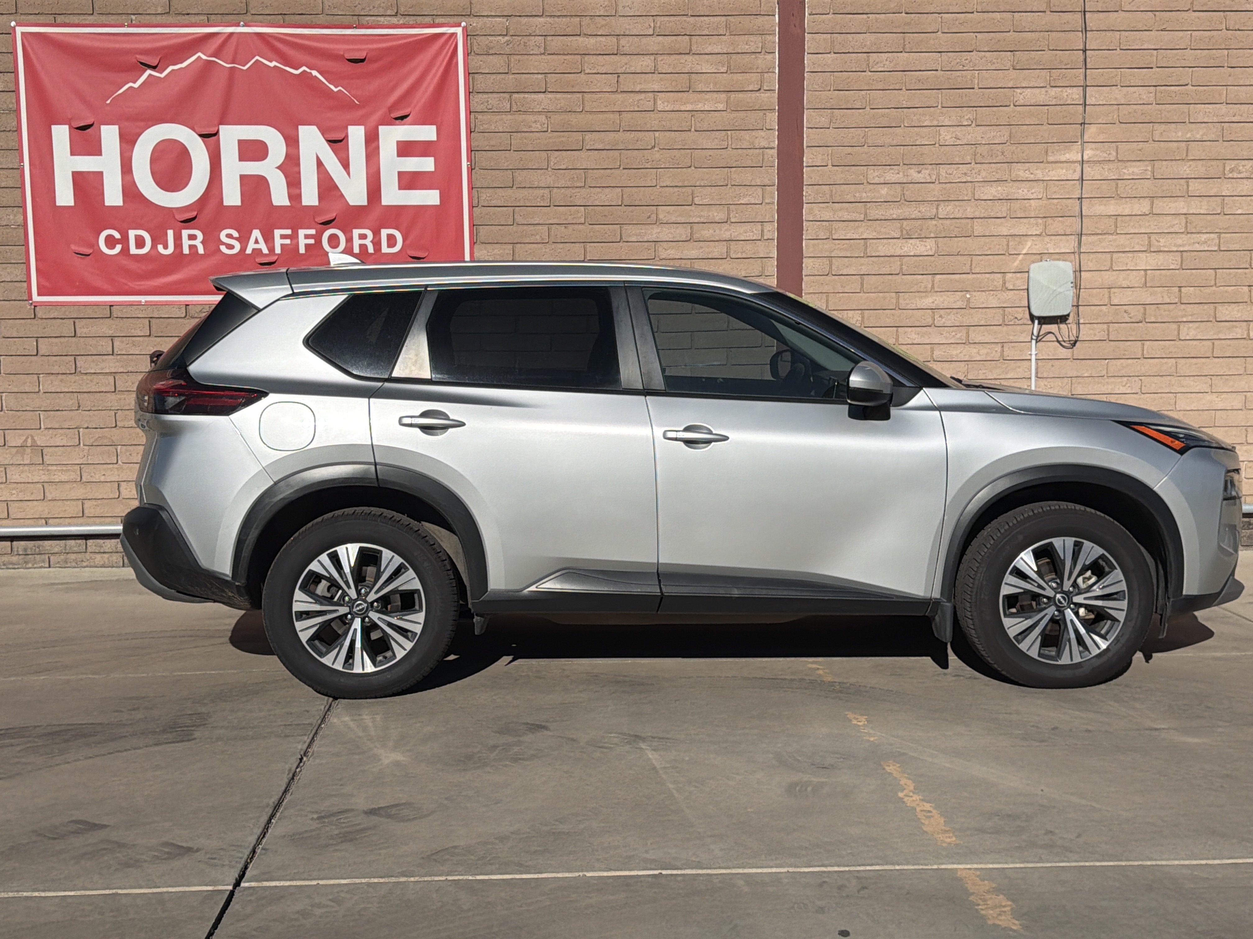 Used 2023 Nissan Rogue SV FWD image 4