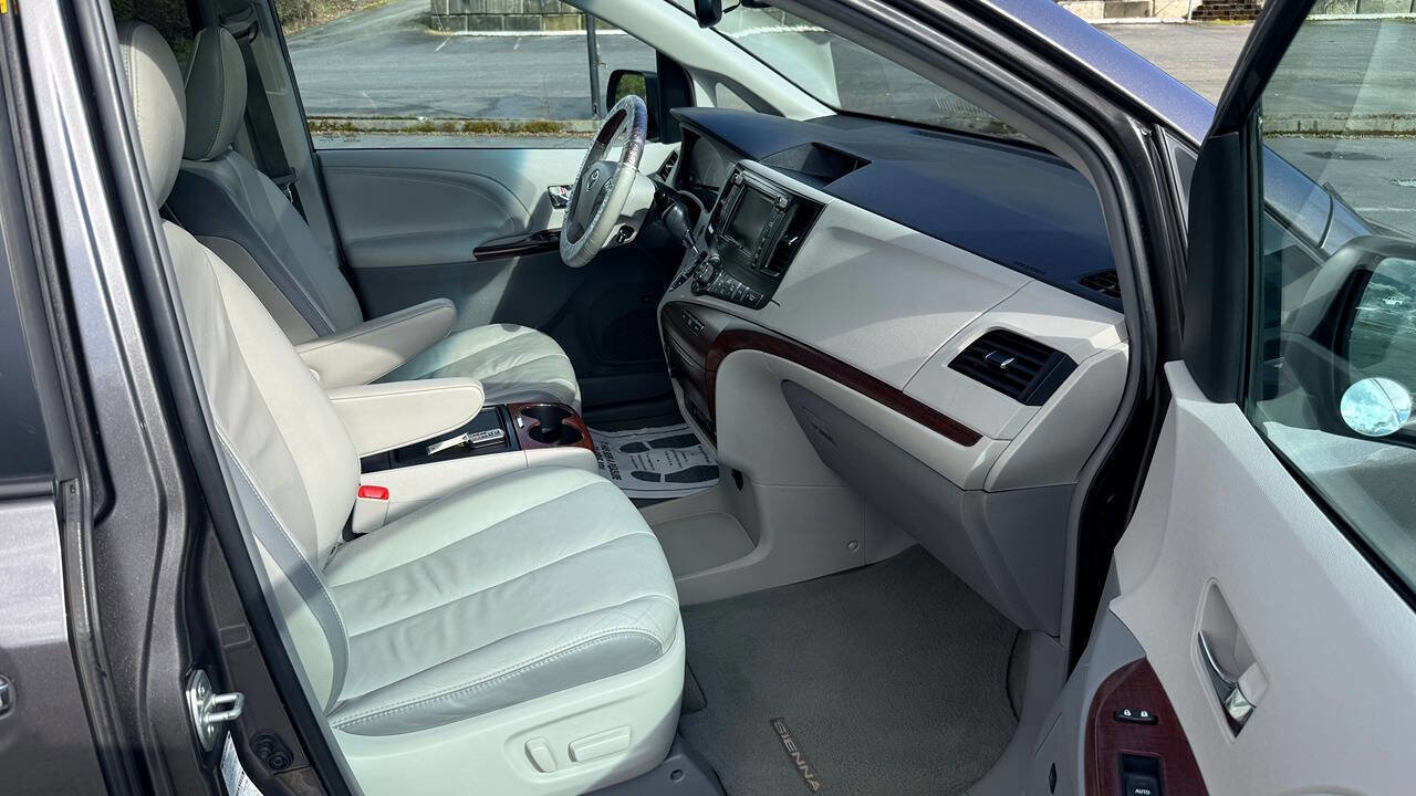 Used 2012 Toyota Sienna Limited w/ Premium Pkg image 34