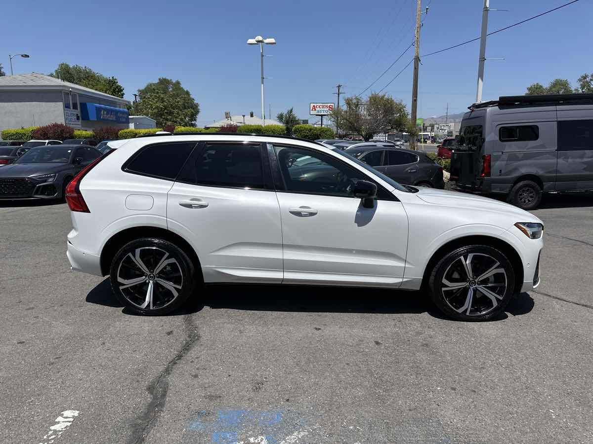 Used 2022 Volvo XC60 T8 R-Design w/ Advanced Package image 5