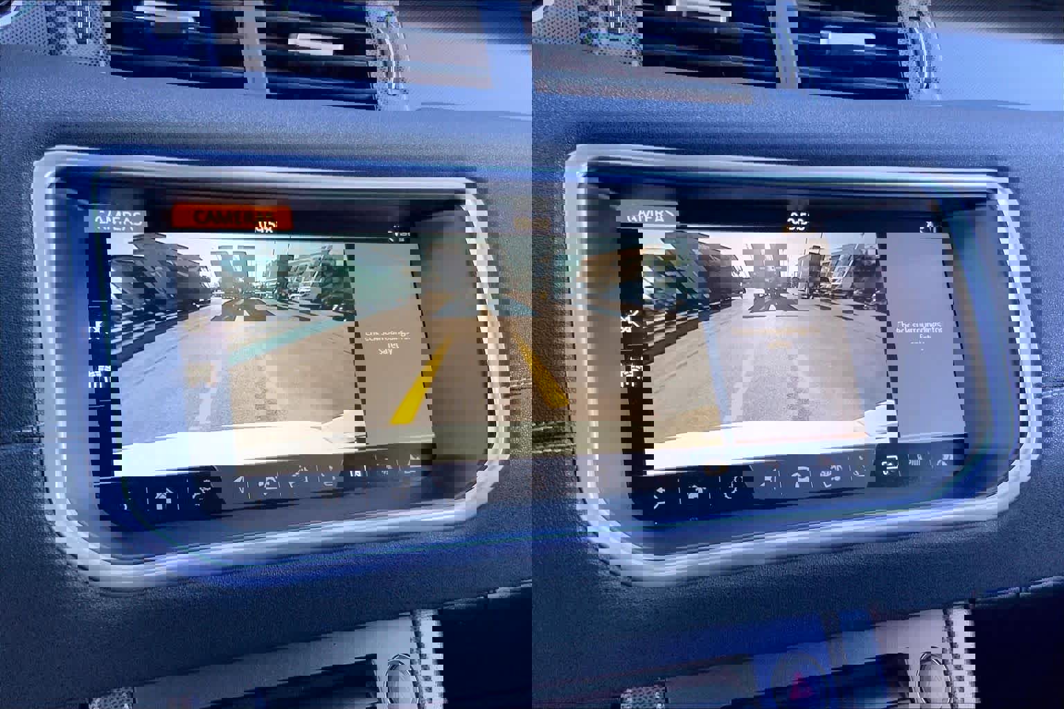 Used 2018 Land Rover Range Rover Evoque SE Premium image 23