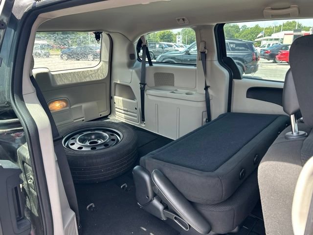 Used 2016 Dodge Grand Caravan American Value Package FWD image 14