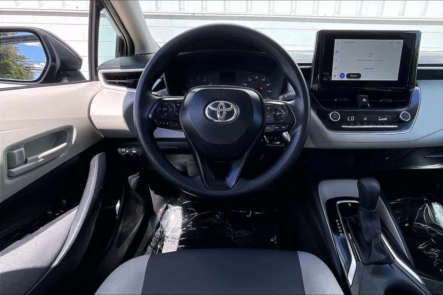 Used 2025 Toyota Corolla LE FWD image 6
