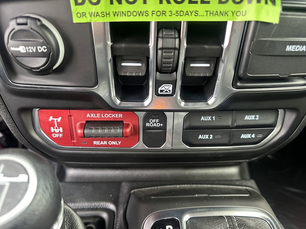 New 2025 Jeep Gladiator Mojave image 25