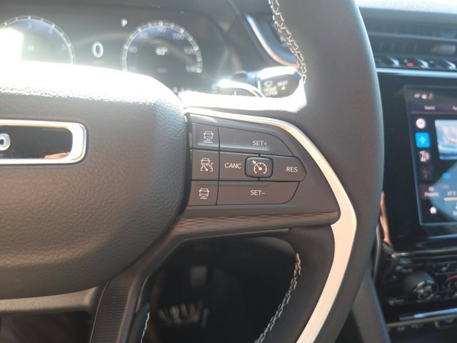 New 2025 Jeep Grand Cherokee Altitude image 14