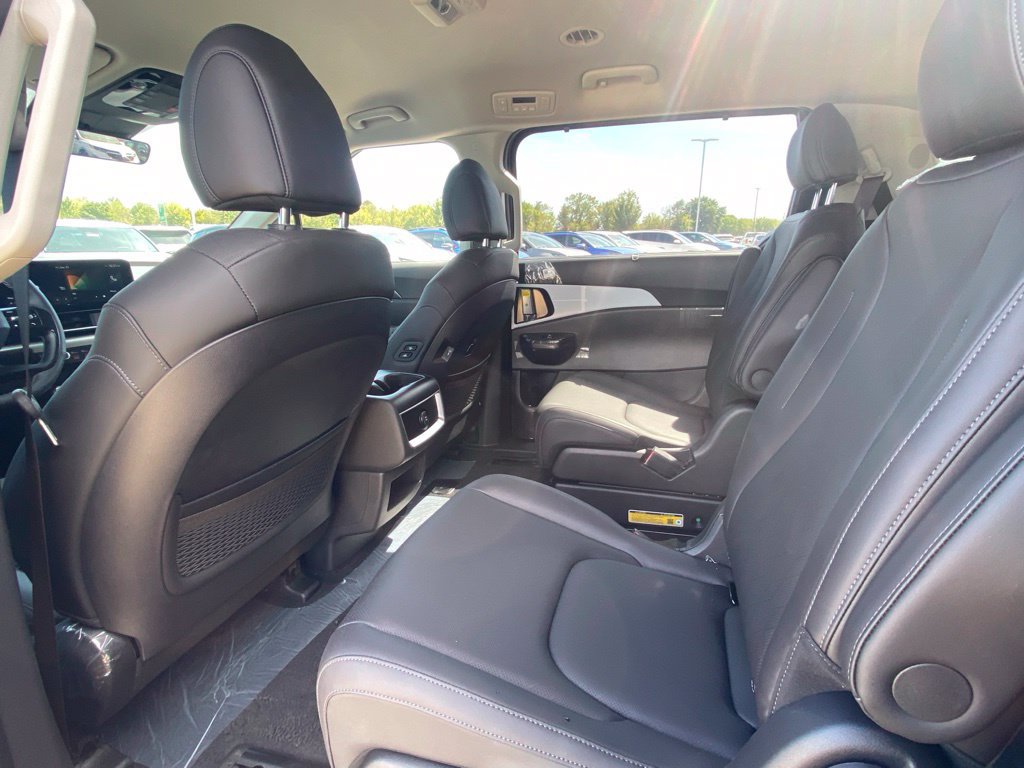 New 2027 Kia Carnival EX FWD image 20
