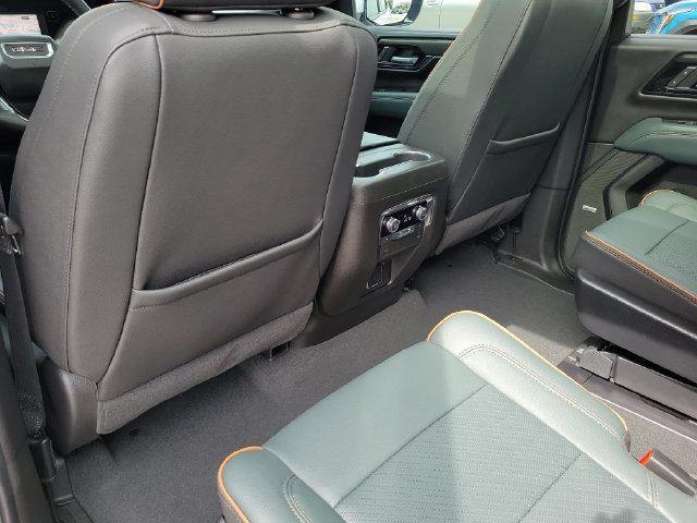 Used 2025 GMC Yukon AT4 w/ AT4 Premium Package AWD/4WD image 11