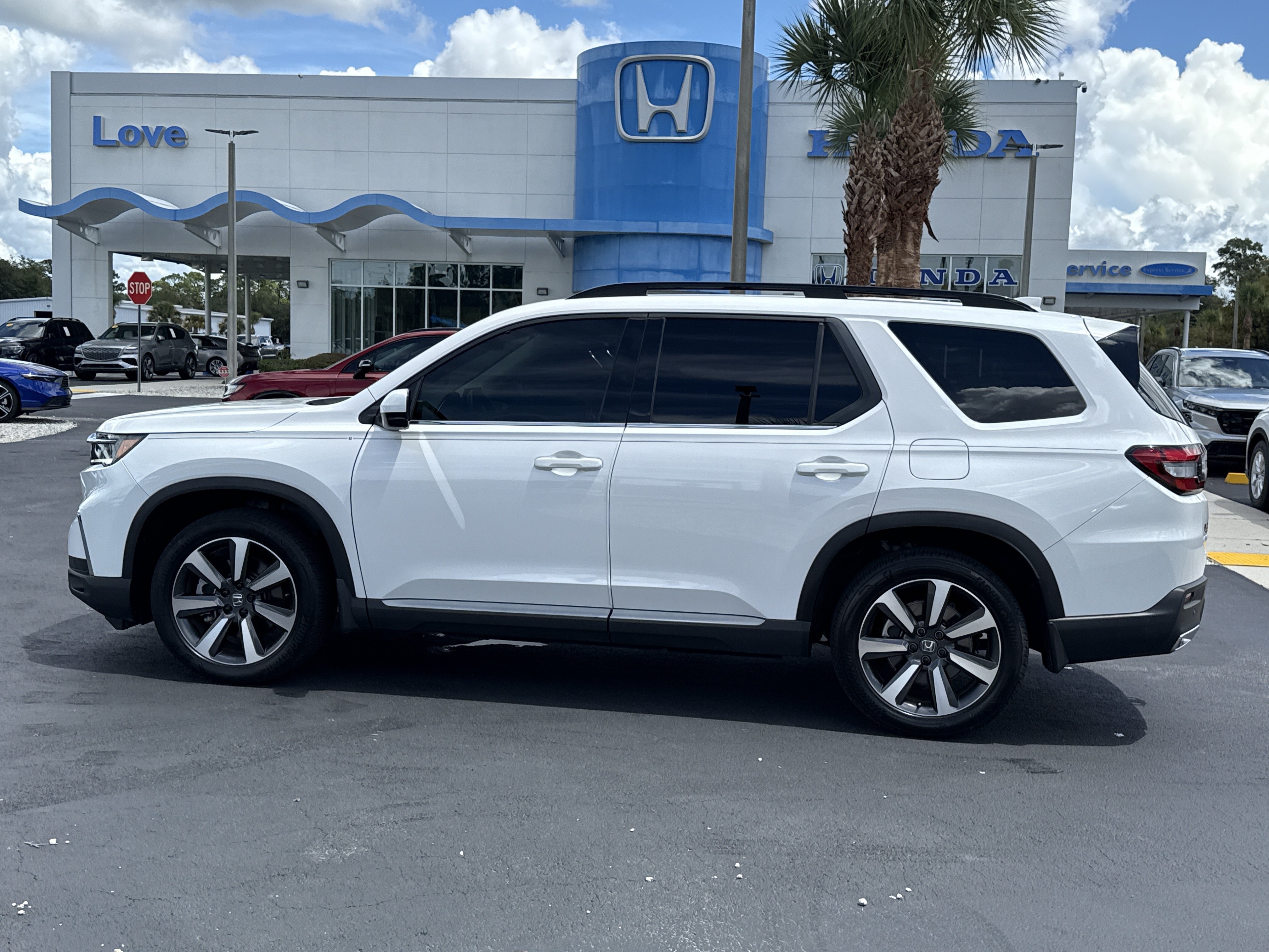 Certified 2024 Honda Pilot Touring image 11