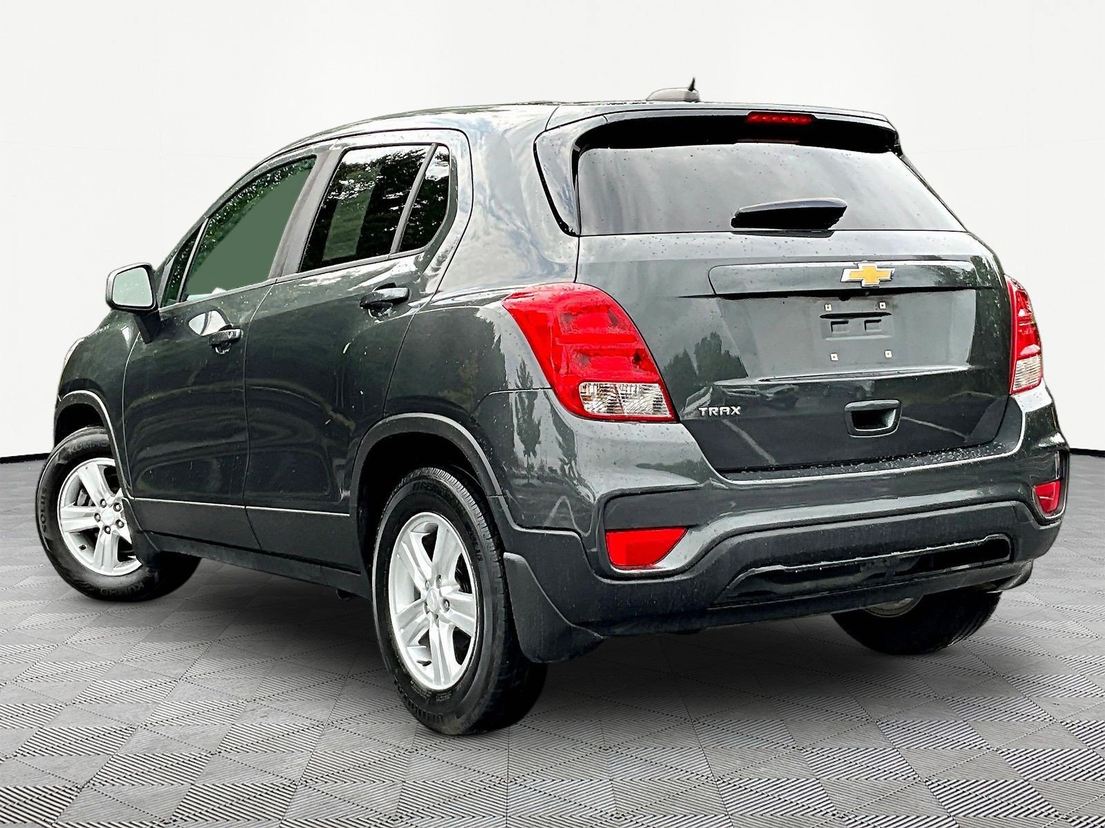 Used 2020 Chevrolet Trax LS w/ Tint and Cruise Package FWD image 4