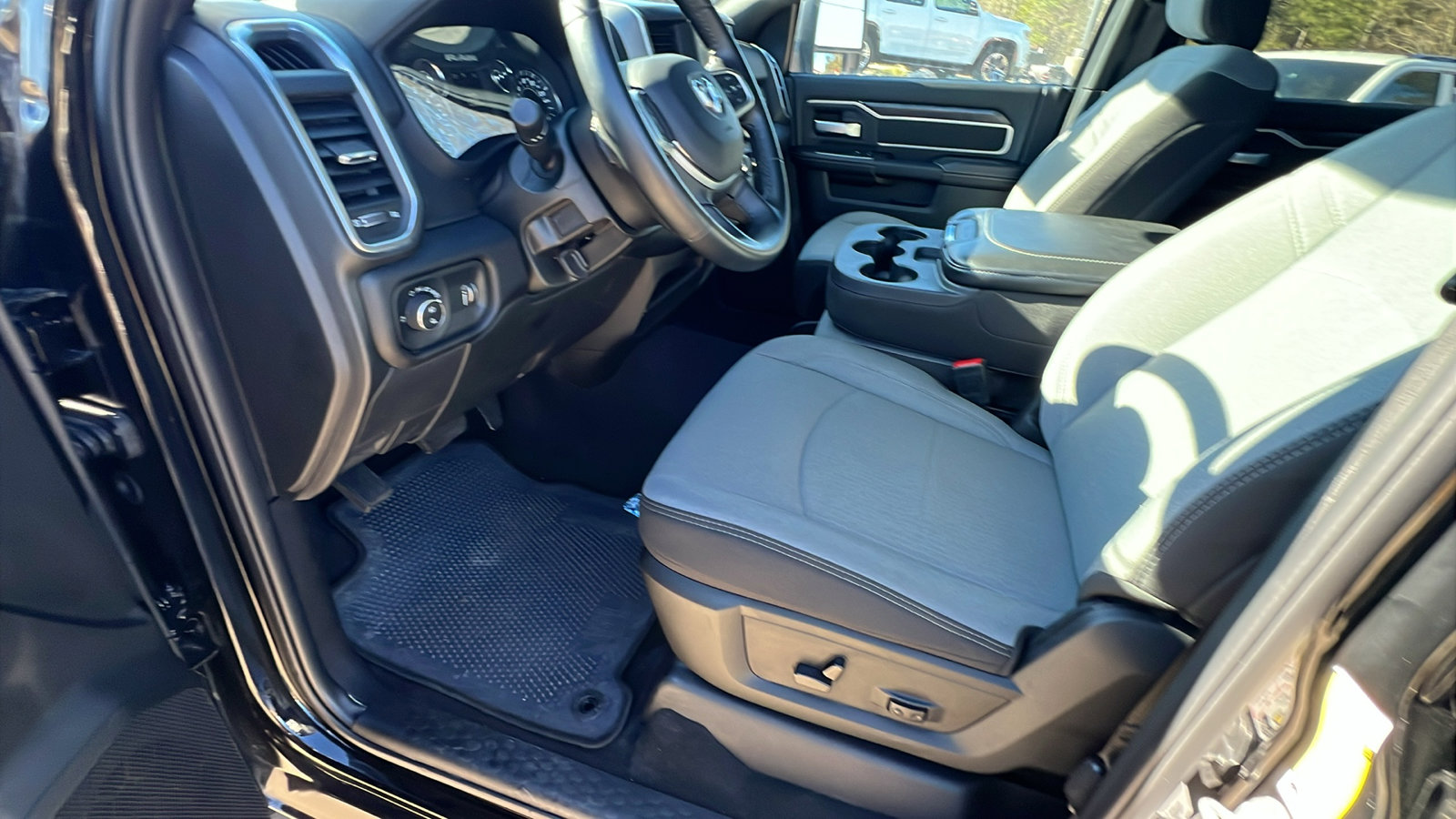 Used 2024 RAM 2500 Big Horn w/ Bed Utility Group image 17