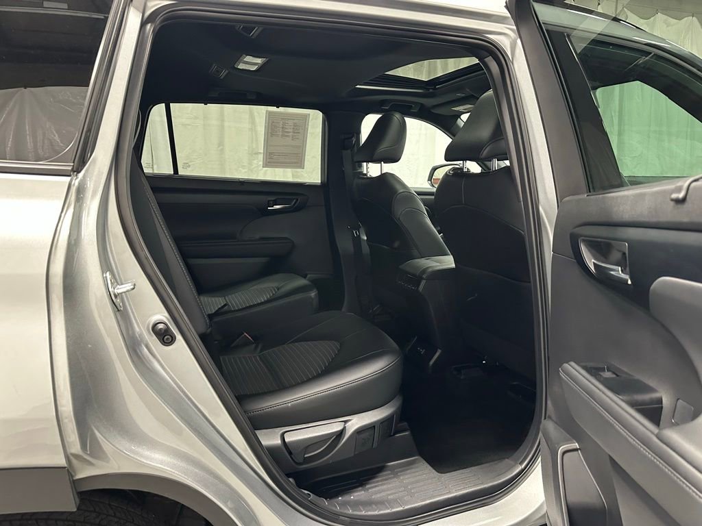 Used 2025 Toyota Highlander XSE AWD/4WD image 55
