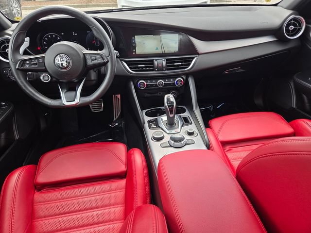 Used 2025 Alfa Romeo Giulia AWD w/ Veloce Package AWD image 10