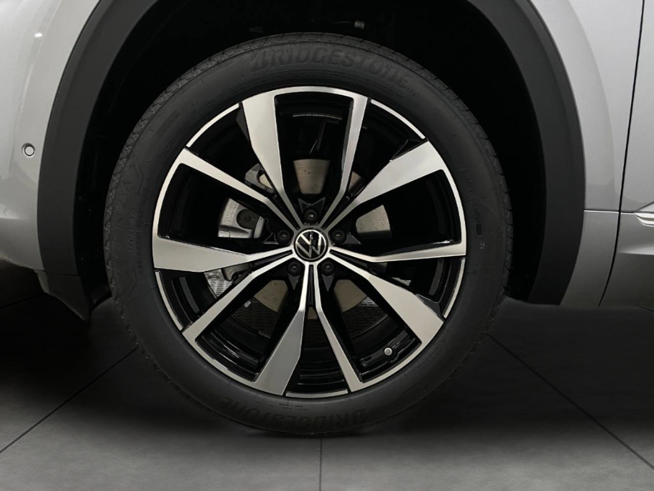 New 2026 Volkswagen Atlas SEL Premium R-Line AWD/4WD image 13