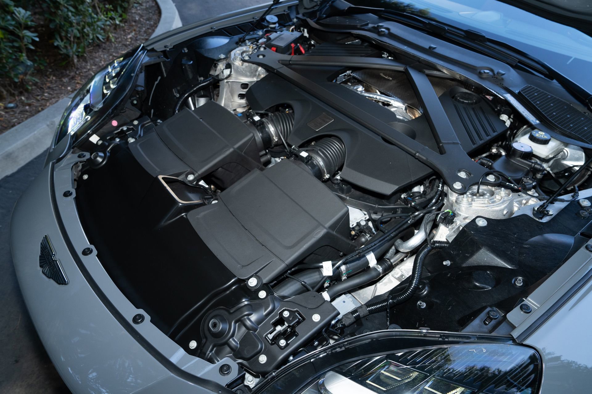 Used 2025 Aston Martin V8 Vantage Coupe image 12