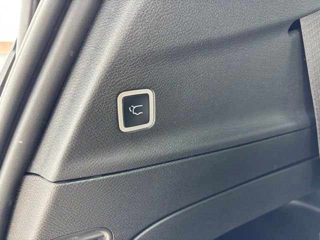 Used 2025 Chrysler Pacifica Select image 23