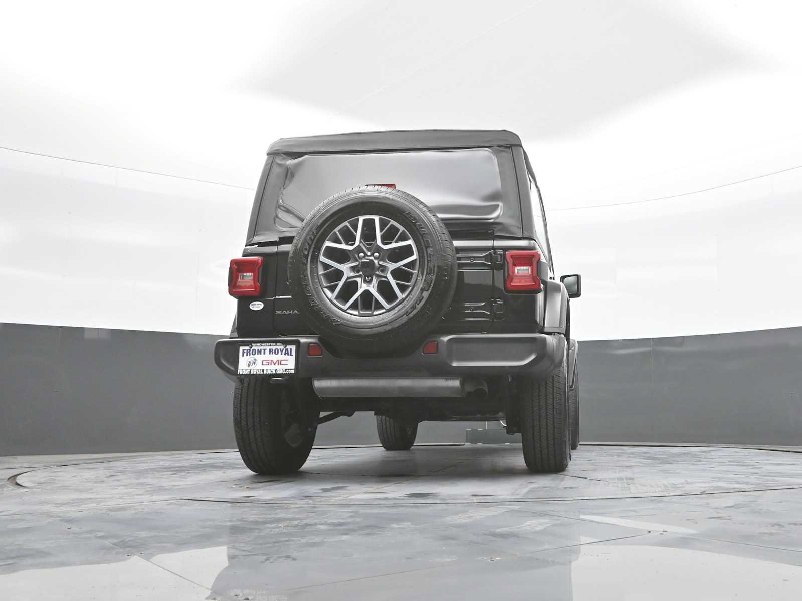 Used 2025 Jeep Wrangler Unlimited Sahara AWD/4WD image 36