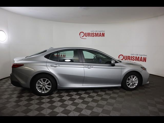 Used 2025 Toyota Camry LE FWD image 11