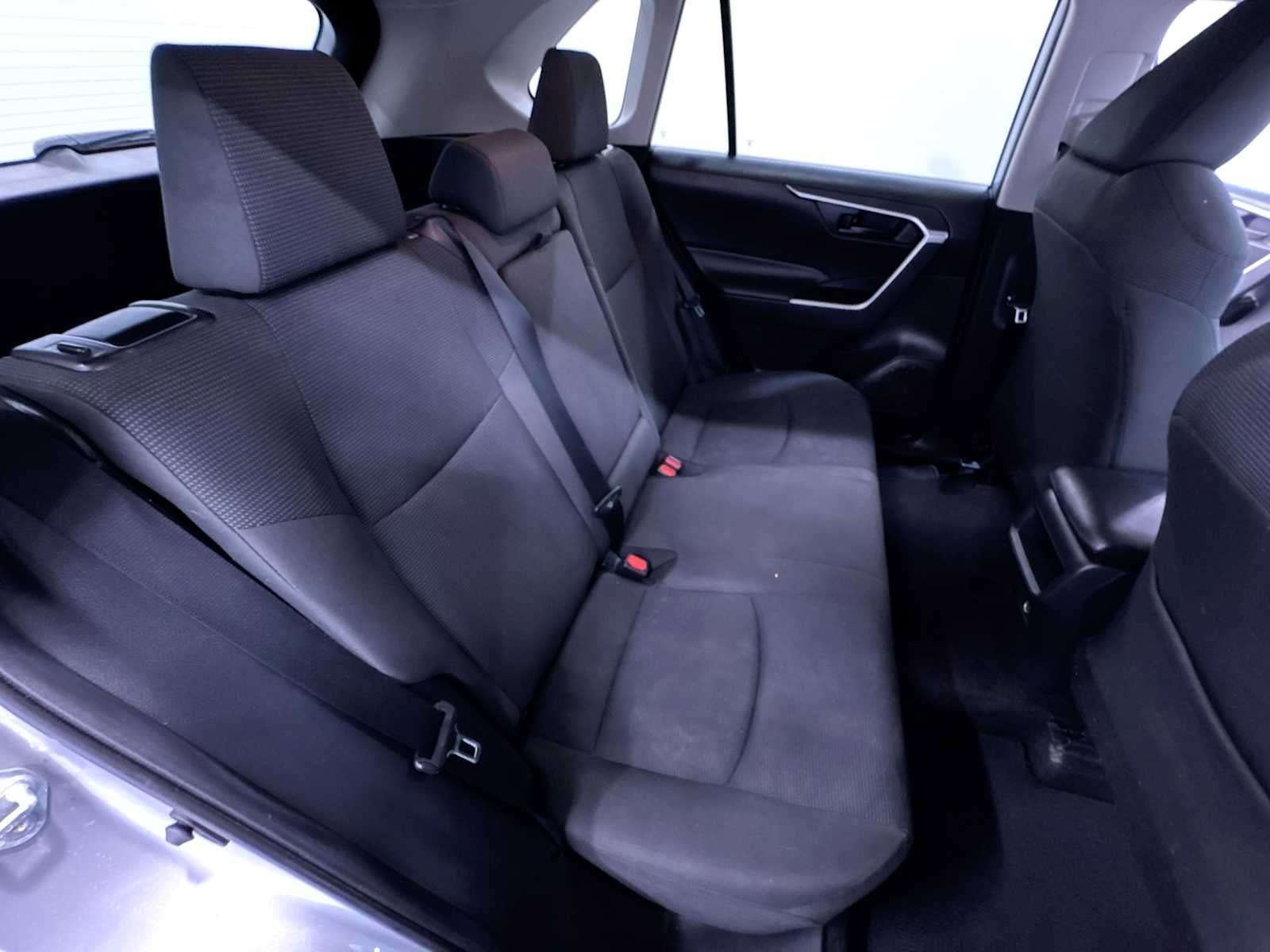 Used 2019 Toyota RAV4 LE w/ Carpet Mat Package AWD/4WD image 37