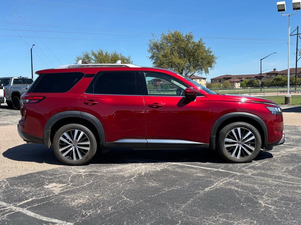 Used 2024 Nissan Pathfinder Platinum image 4