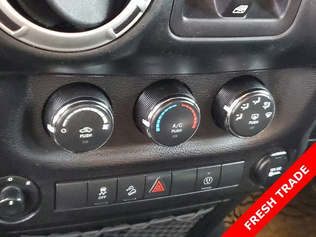 Used 2018 Jeep Wrangler Unlimited Sahara image 17