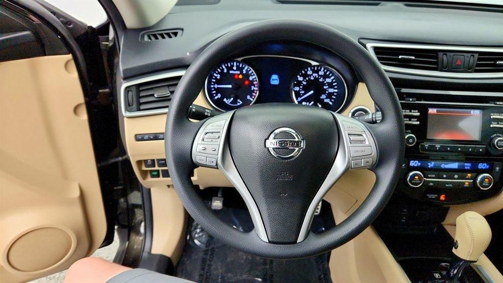 Used 2016 Nissan Rogue SV AWD/4WD image 13