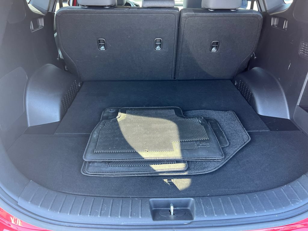 Used 2019 Hyundai Santa Fe SE AWD/4WD image 16