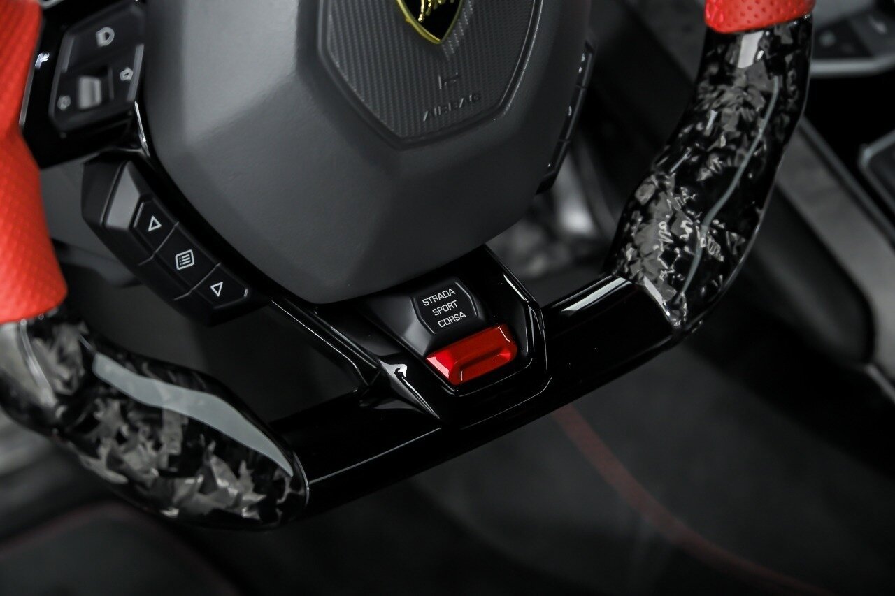 Used 2018 Lamborghini Huracan Performante AWD/4WD image 31
