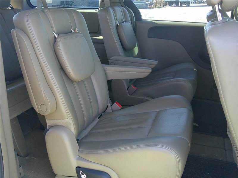 Used 2014 Chrysler Town & Country Touring image 19