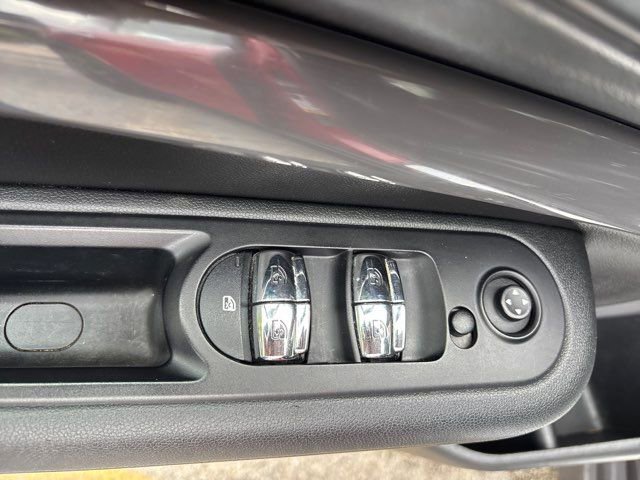 Used 2018 MINI Cooper Clubman S image 25