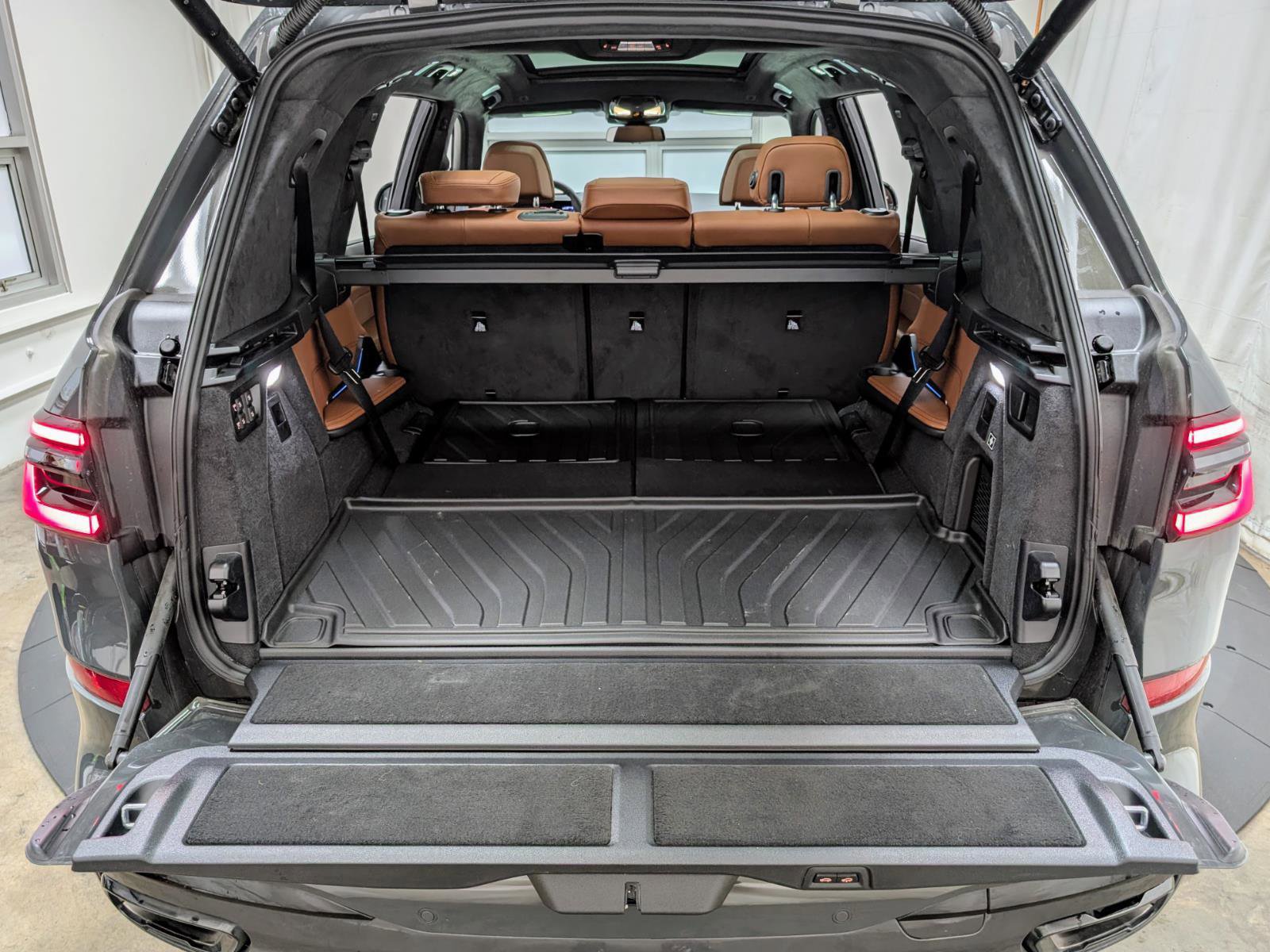 Used 2026 BMW X7 xDrive40i w/ Executive Package image 30