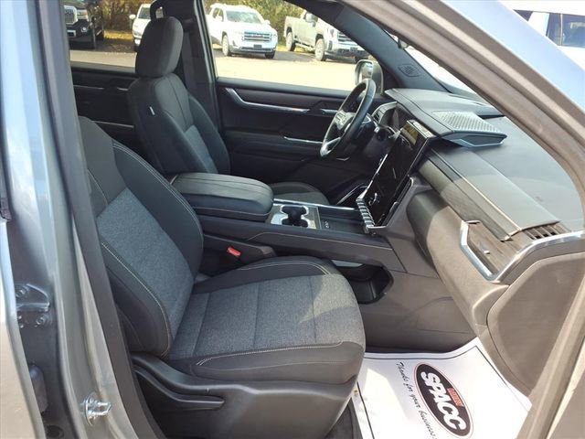 Used 2025 GMC Acadia Elevation image 27