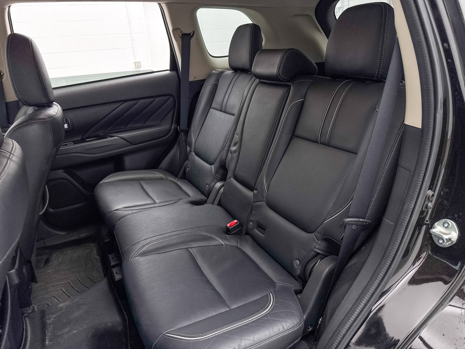 Used 2018 Mitsubishi Outlander SEL image 26