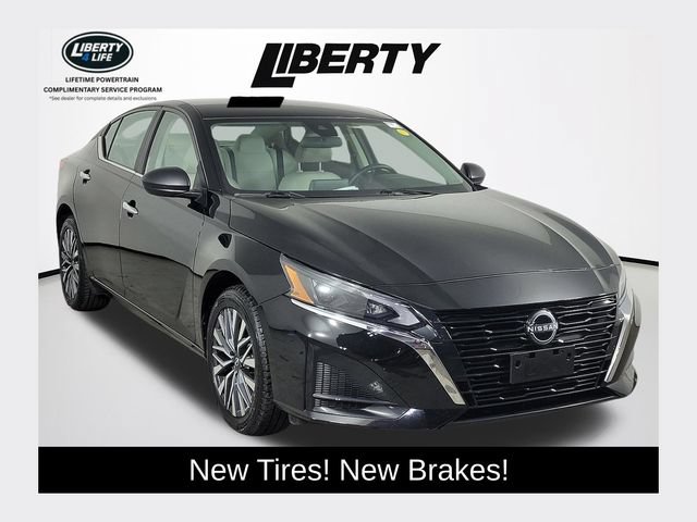 Used 2025 Nissan Altima 2.5 SV AWD/4WD image 1