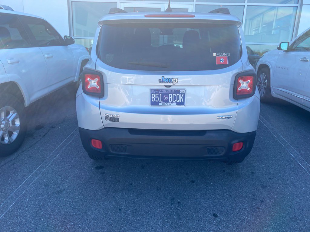 Used 2016 Jeep Renegade Latitude AWD/4WD image 5