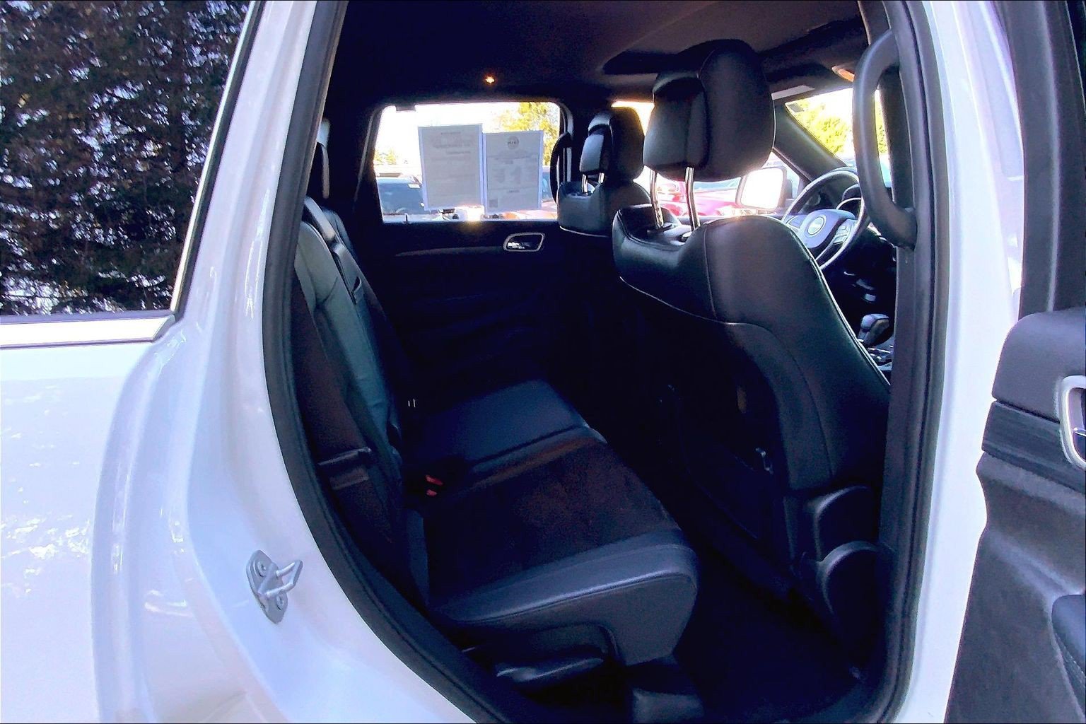 Used 2020 Jeep Grand Cherokee Laredo w/ Quick Order Package 2BN North AWD/4WD image 16