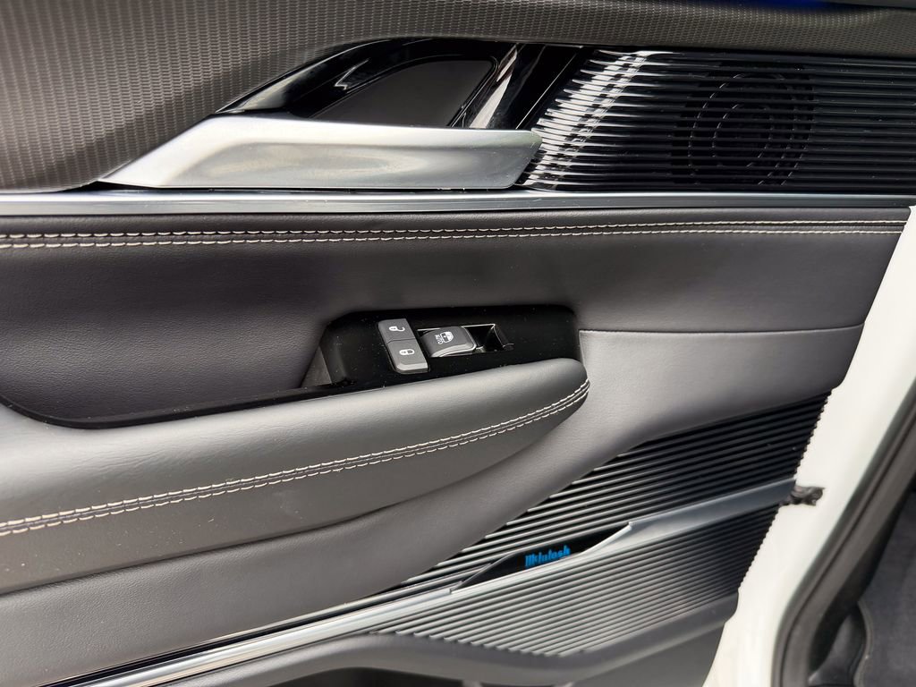 Used 2025 Jeep Grand Wagoneer L Series II Obsidian w/ Quick Order Packagew 28T image 19