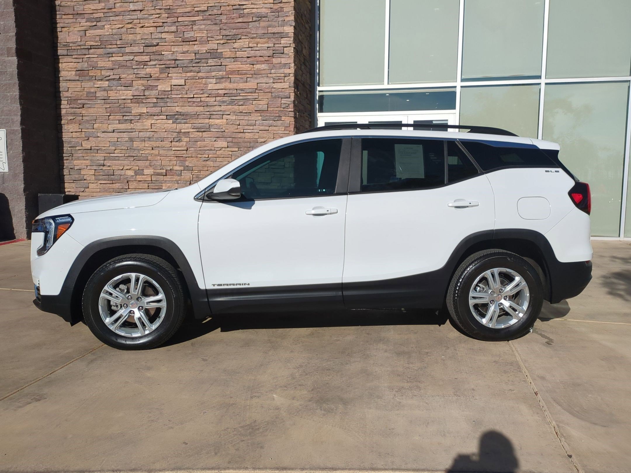 Certified 2022 GMC Terrain SLE w/ Driver Convenience Package image 2