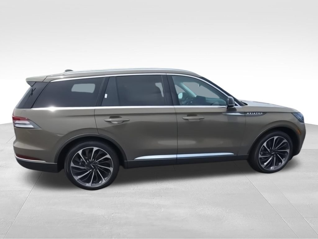 Used 2025 Lincoln Aviator Reserve w/ Equipment Group 201A AWD/4WD image 9