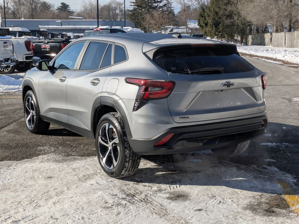 Certified 2025 Chevrolet Trax RS w/ Sunroof Package image 5