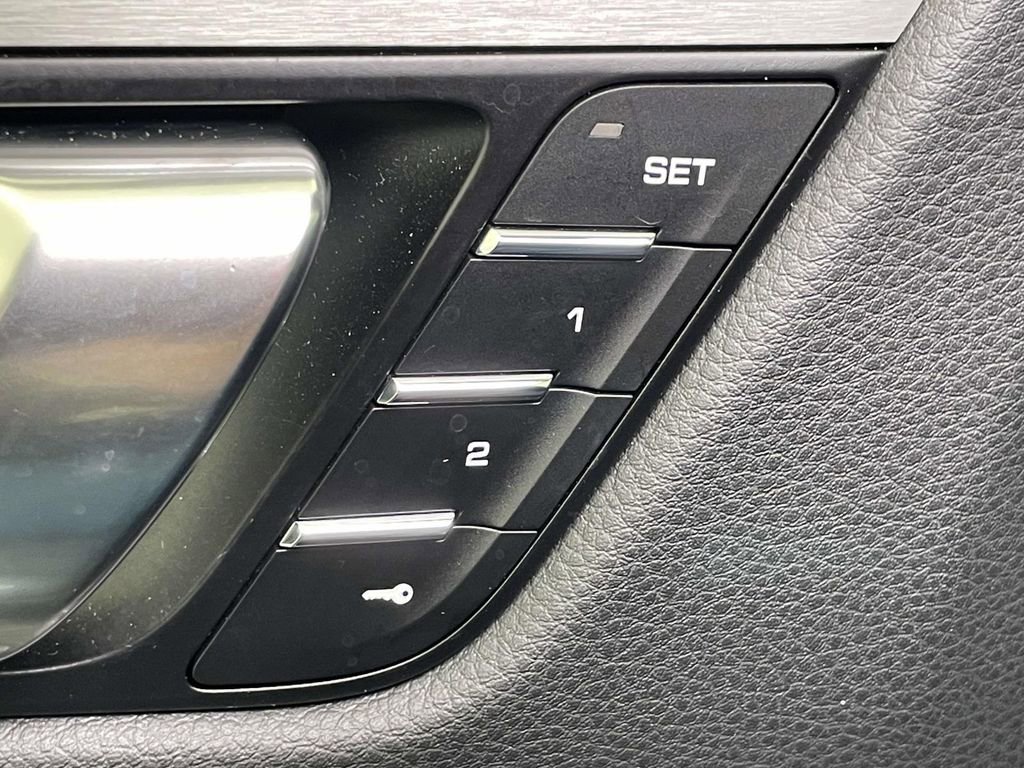 Certified 2023 Porsche Macan image 36