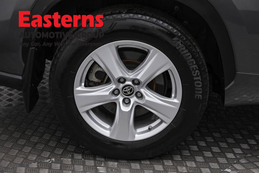 Used 2024 Toyota Highlander LE image 31