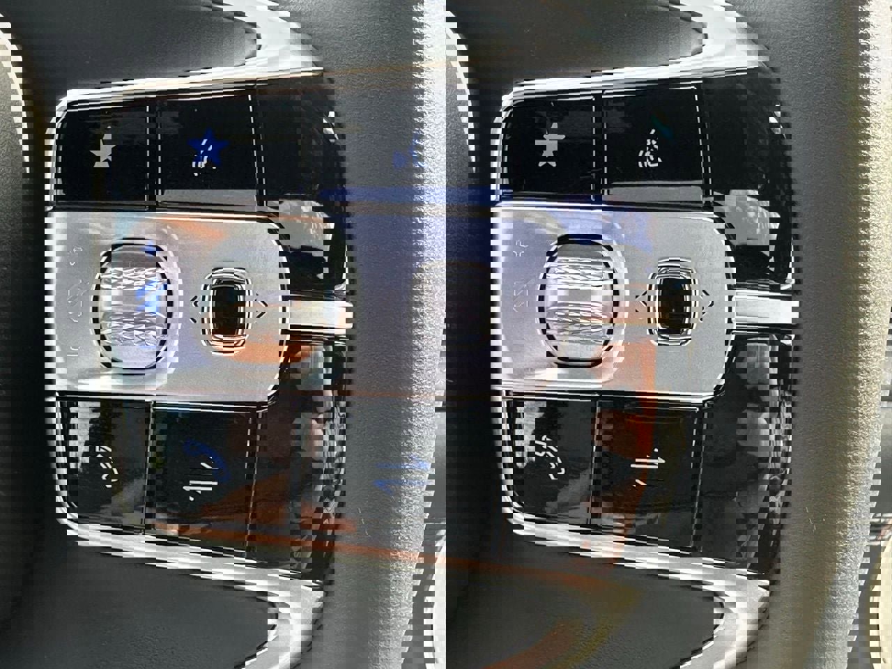 Used 2025 Genesis G90 3.5T image 34