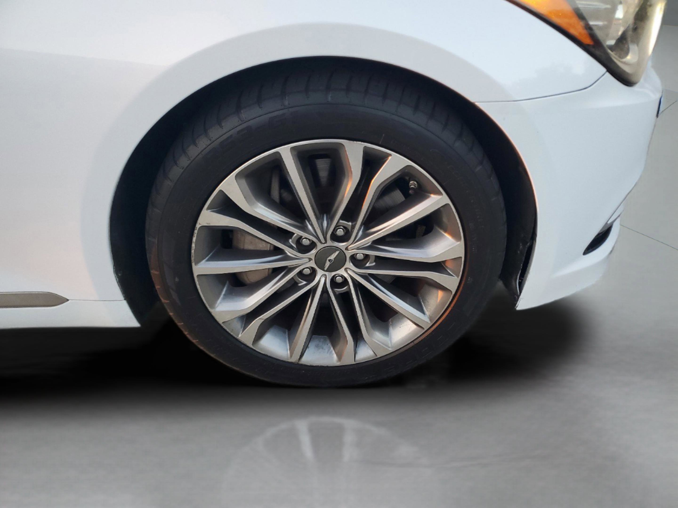 Used 2015 Hyundai Genesis 3.8 w/ Option Group 04 image 5