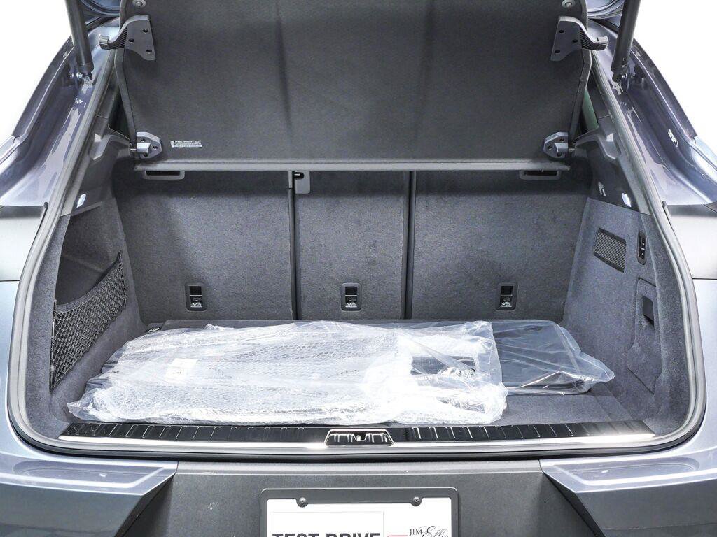 New 2026 Porsche Cayenne Coupe AWD/4WD image 32