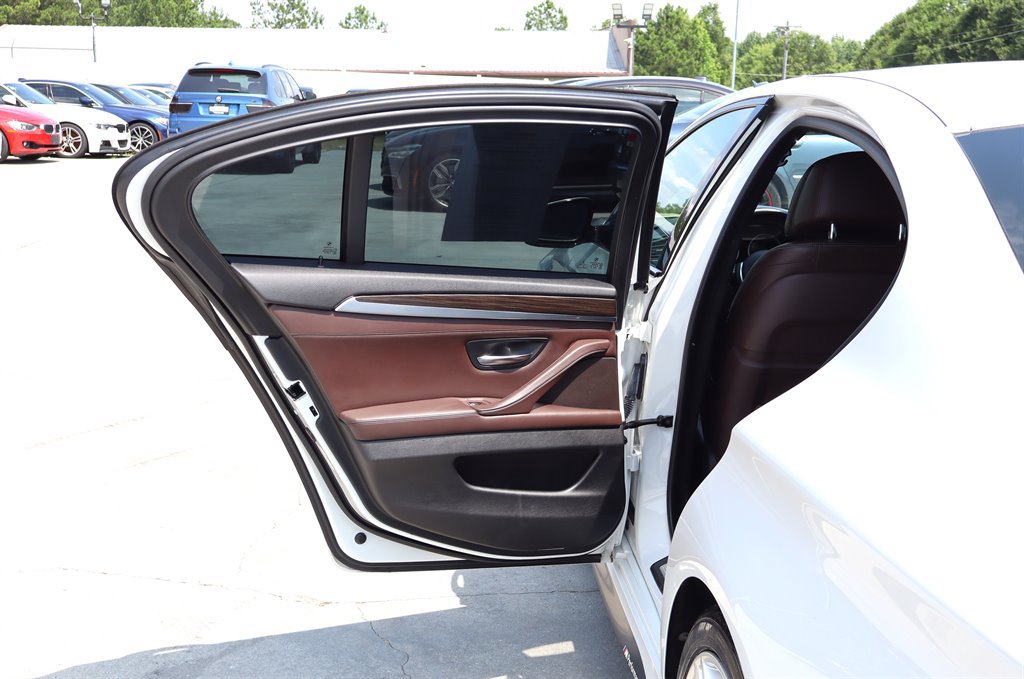 Used 2015 BMW 550i Sedan RWD image 33