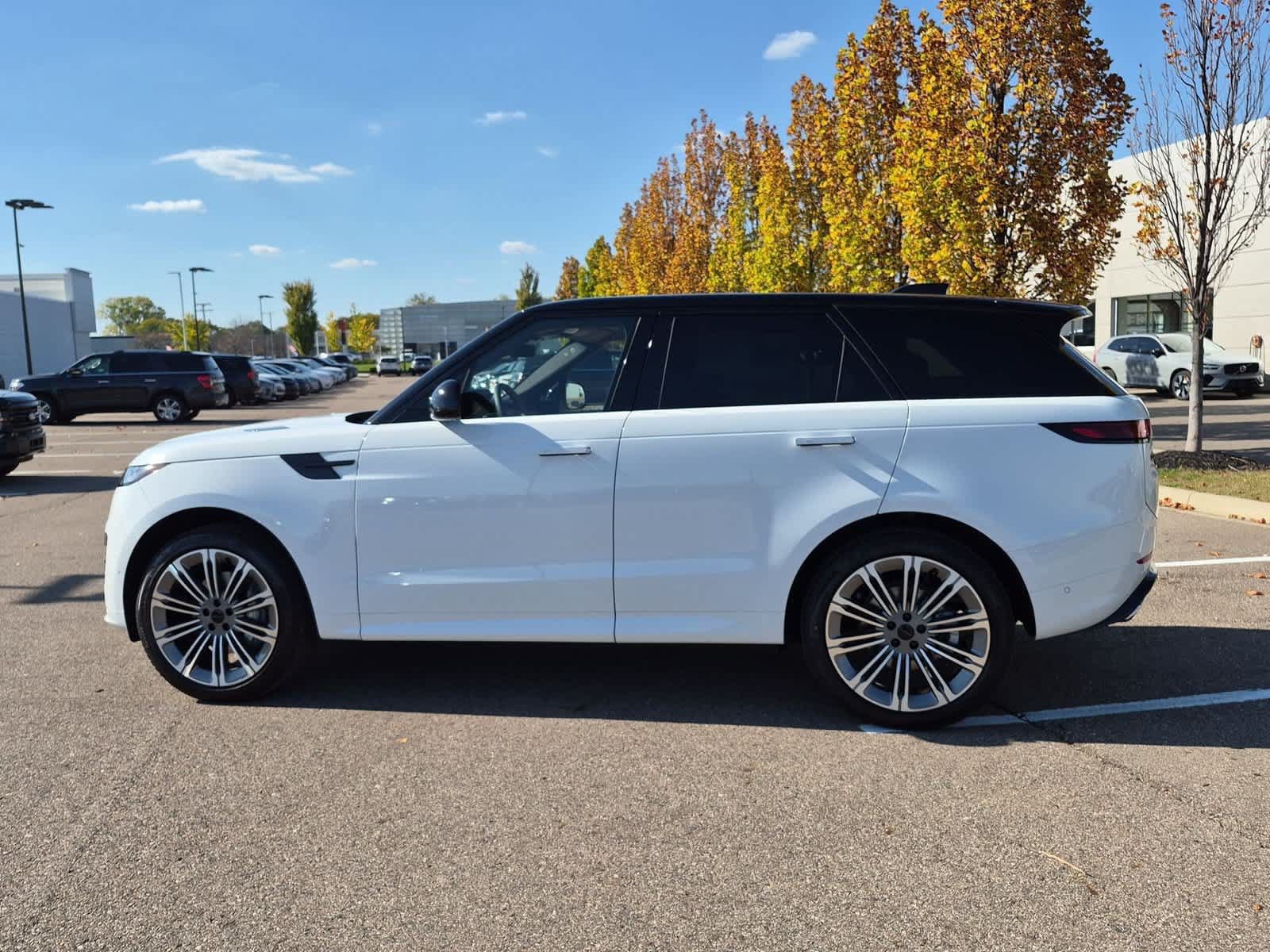New 2027 Land Rover Range Rover Sport Dynamic SE AWD/4WD image 3